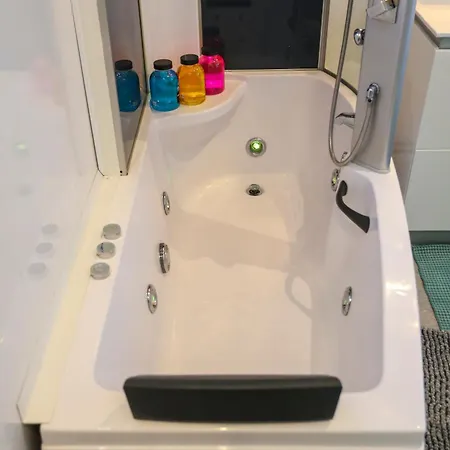 La P'tite Recre, 3 Couchages, Sauna, Balneo Lejlighed *